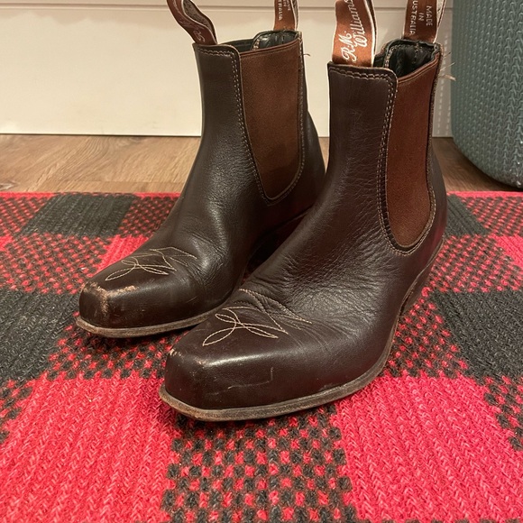 R.M. Williams handcrafted leather boots - Picture 3 of 5